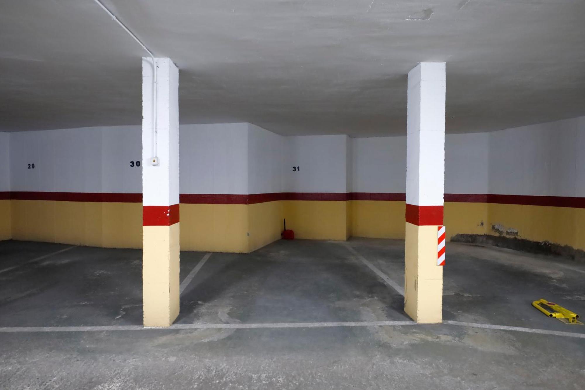 R & T Cordoba Center Apartamentos - Parking Exterior photo