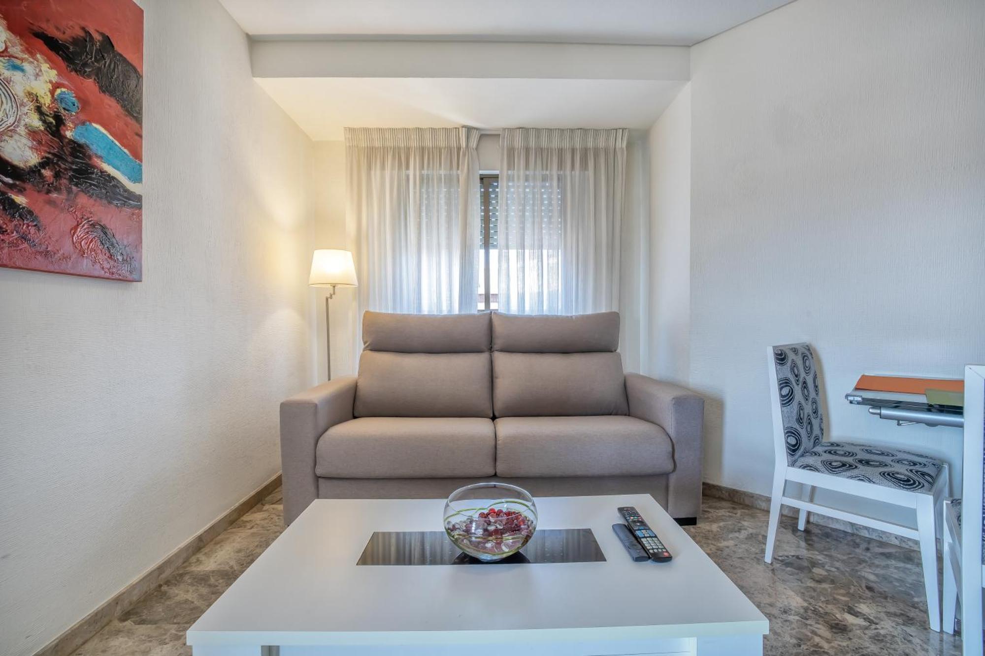 R & T Cordoba Center Apartamentos - Parking Exterior photo