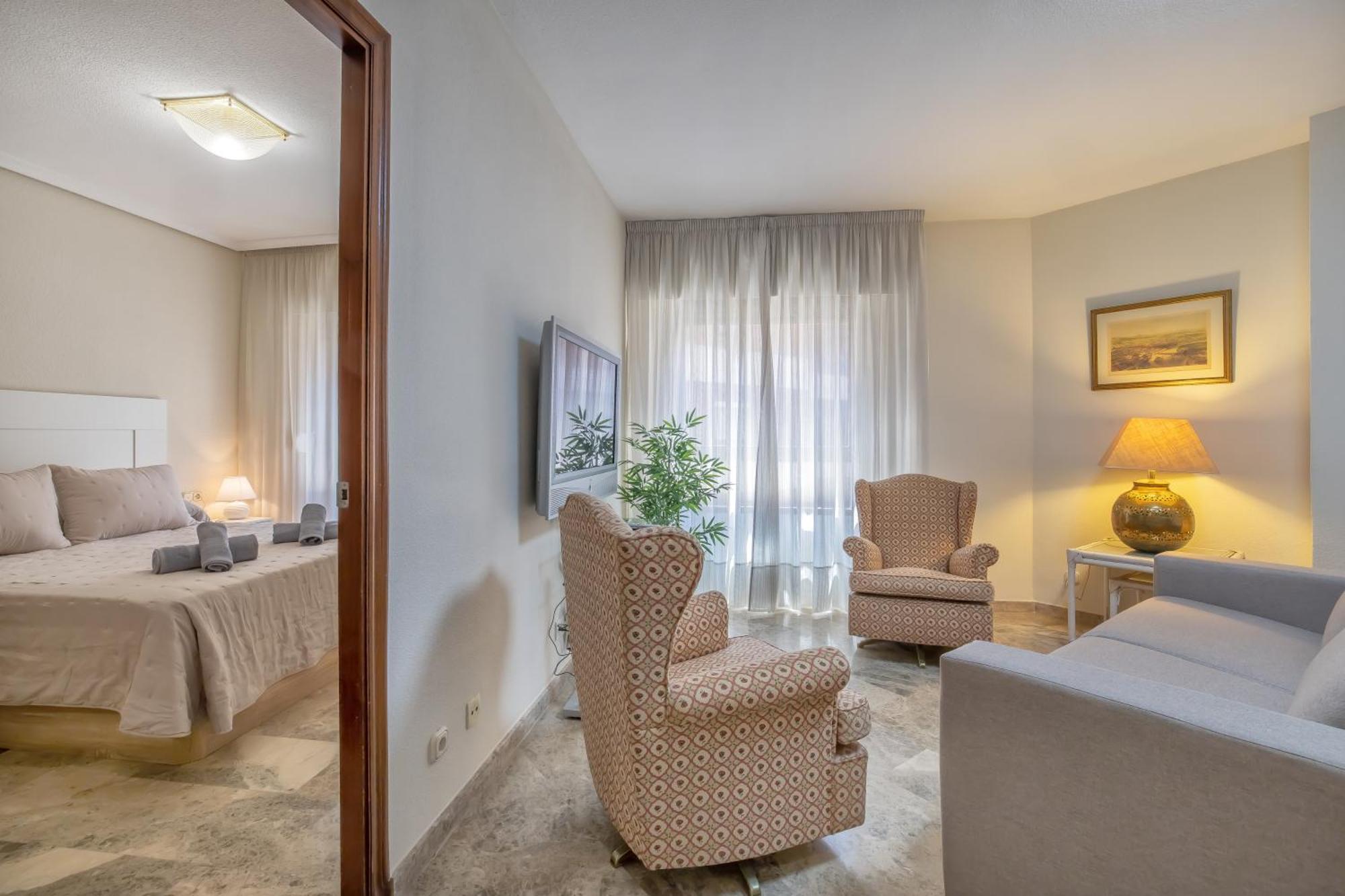 R & T Cordoba Center Apartamentos - Parking Exterior photo